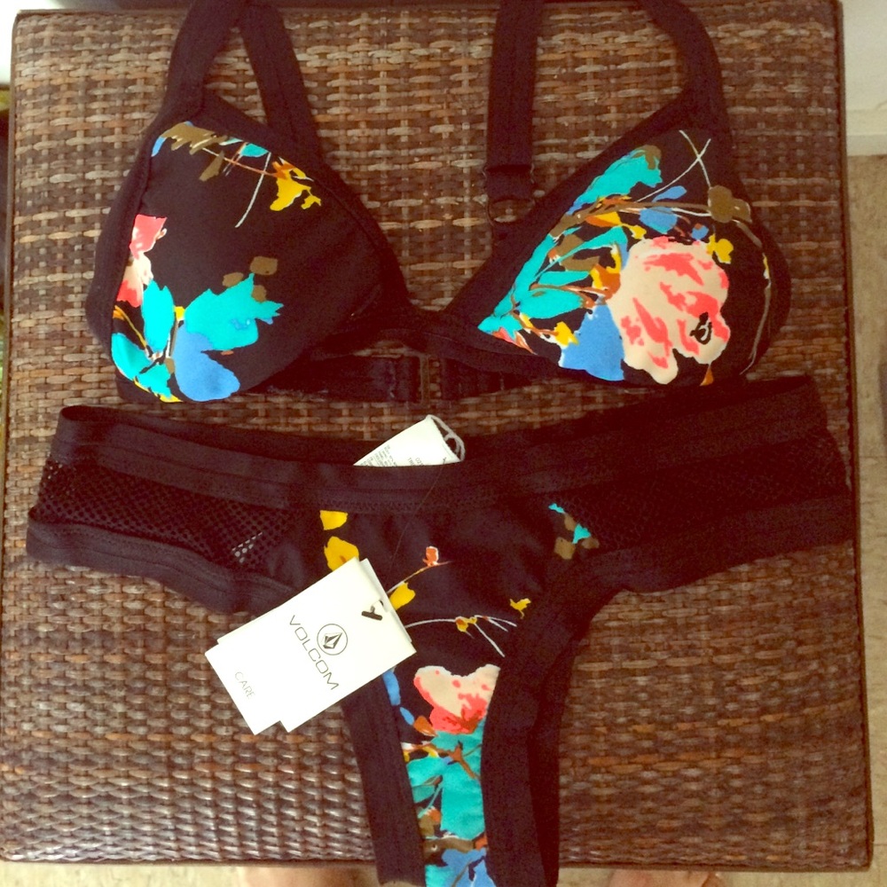 Volcom bikini set